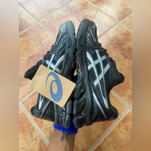 Size 8 Men’s And 9.5 Women’s -Asics Black and Silver Men's Athletic Sneakers - Picture 5 of 7